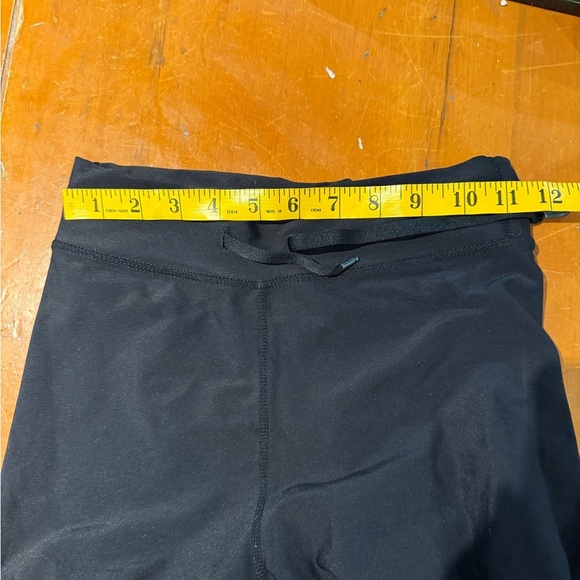 Elegant Black Leggings with Patterned Cuffs - Picture 7 of 9